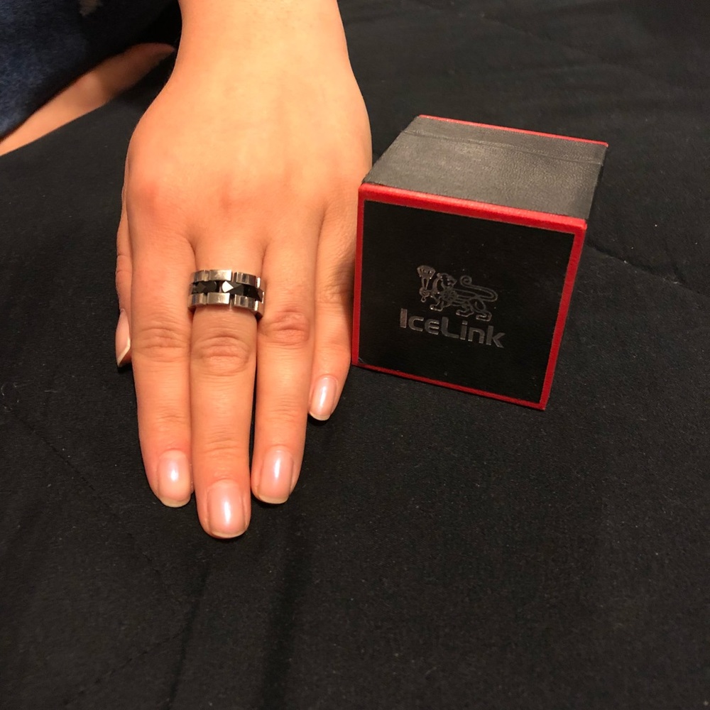 Icelink women’s ring